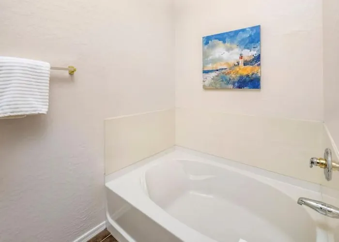 Luxury 3 Bedroom Office Den Holiday home