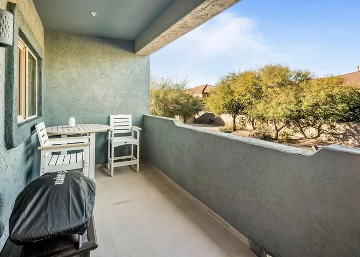 Luxury 3 Bedroom Office Den *