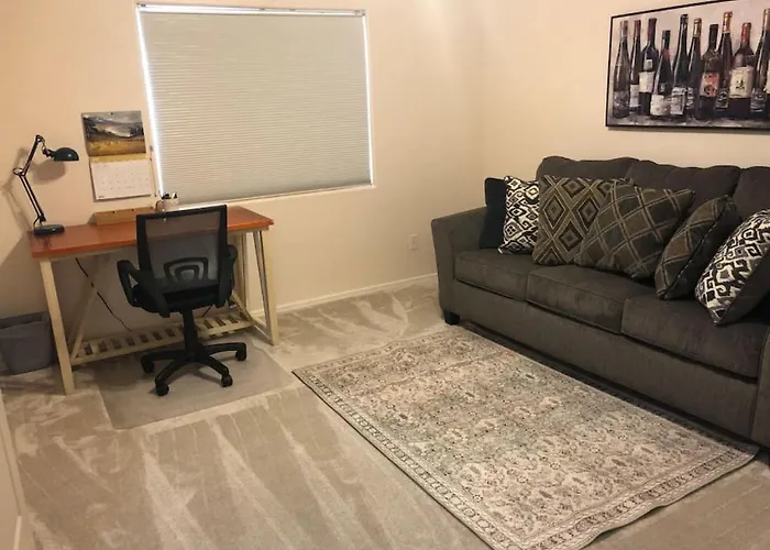 Holiday home Luxury 3 Bedroom Office Den *