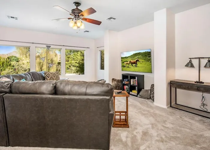 Luxury 3 Bedroom Office Den Holiday home *
