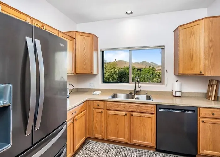 Luxury 3 Bedroom Office Den * Fountain Hills
